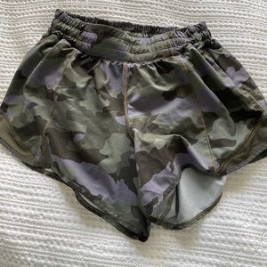 Lululemon Hotty Hot Shorts Size 6 Tall